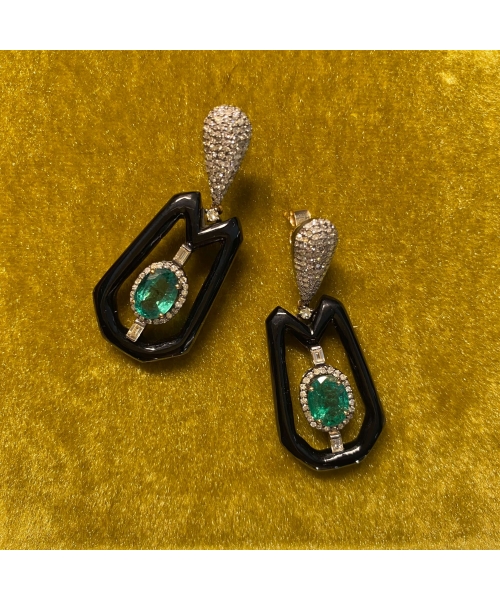 Earrings with emeralds diamonds and onyx - 3