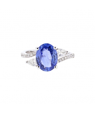 Gold ring with oval sapphire and diamonds - 1