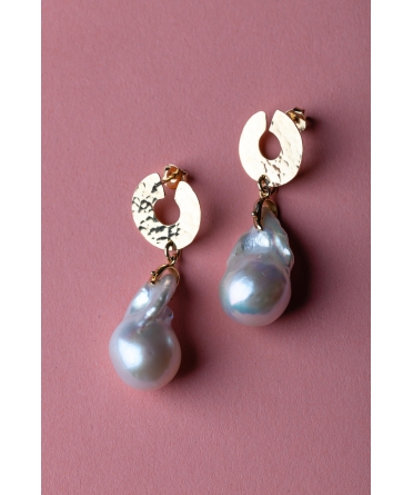 Gold stud earrings with big baroque pearls Seafood - 3