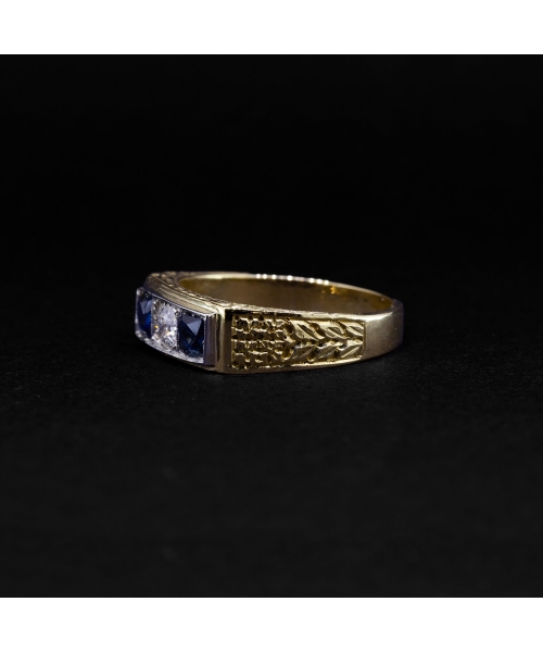 Gold vintage signet ring with sapphires and diamonds - 2