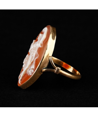 Gold ring with a cameo, first half of the 20th century - 2
