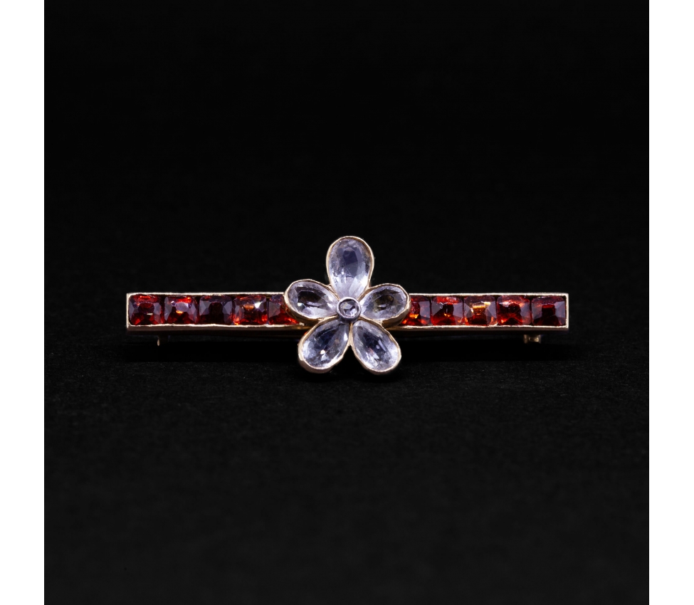 Gold brooch with garnets and rock crystal from the turn of the 19th and 20th centuries, Vienna - 1